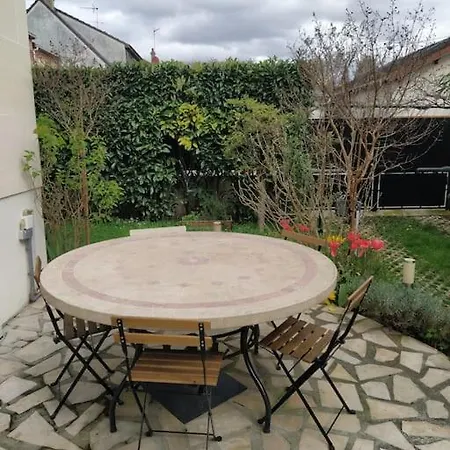 Vakantiehuis Maison Climatisee Proche Rer A *